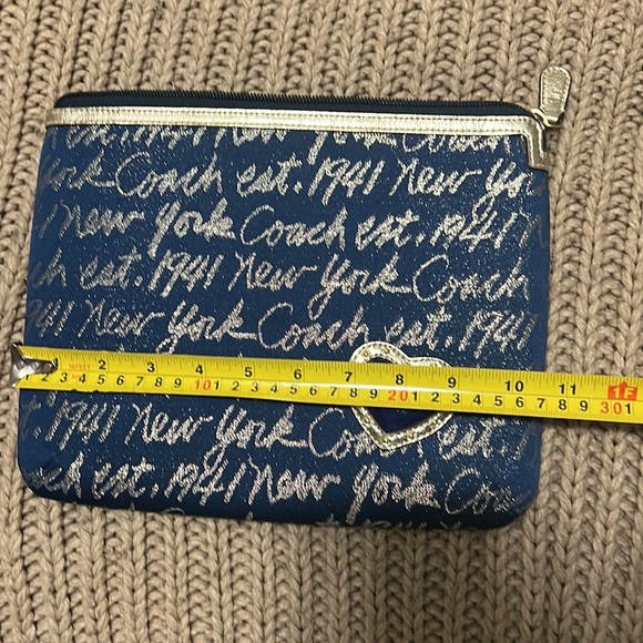 Coach navy gold iPad case sleeve New York print 10,5”Lx8”Wx0,77”W - Picture 7 of 7